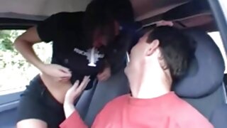 בלונדינית MILF עם ציצים גדולים עושה מציצה
