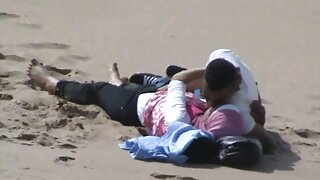 בחורה אסייתית עם ציצים גדולים עושה מציצה POV